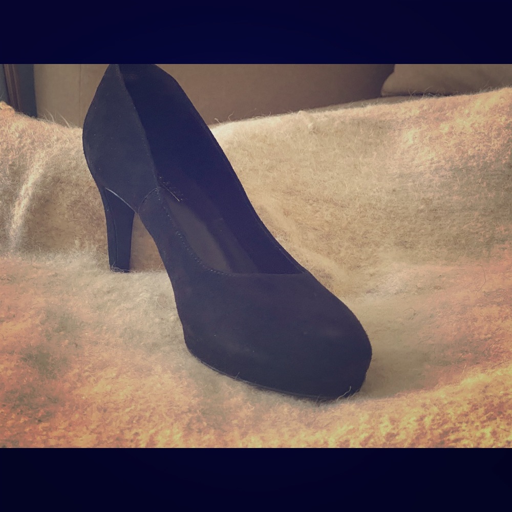 Black Suede Pumps - European - size 39- NWOB